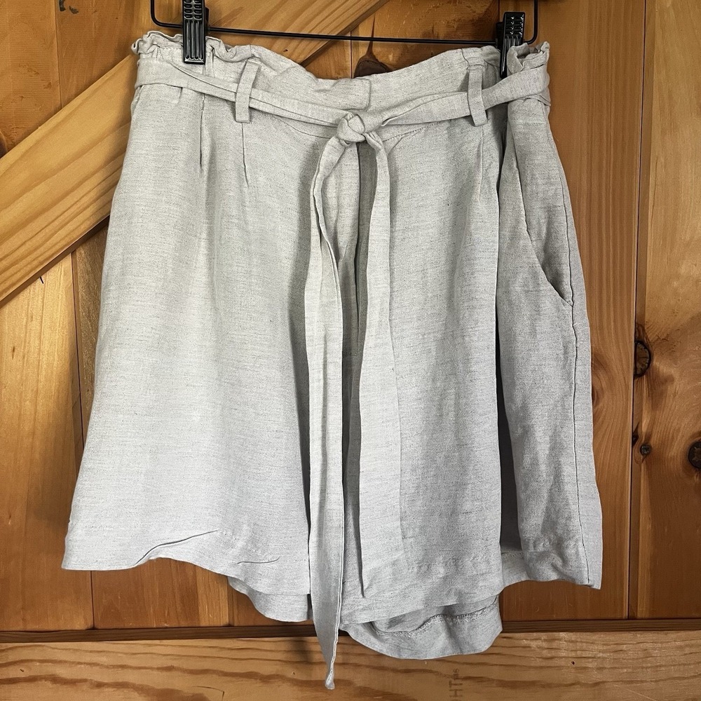 H&M Cream Paper Bag Shorts‎ Women's 10